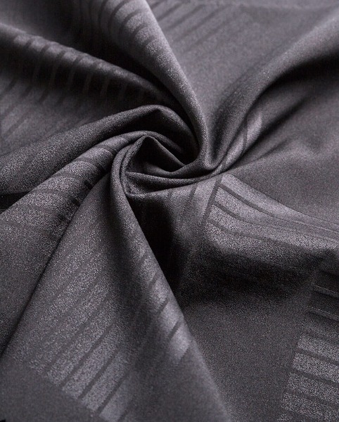 ด้ายยืนและพุ่งมีบทบาทอย่างไรในโครงสร้างโดยรวมของผ้าทอ?